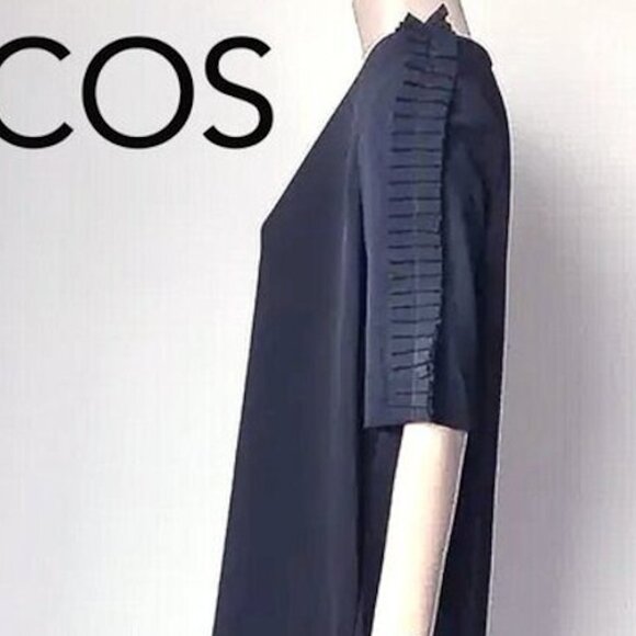 COS structured dark navy knit dress, short, pleat-embellished sleeves, c 2015 - Picture 1 of 6